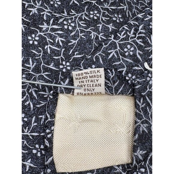 TOMMY BAHAMA Tie Men's 100% Silk 62.5 Black White Hand Sewn Floral Vines GUC - Picture 8 of 10